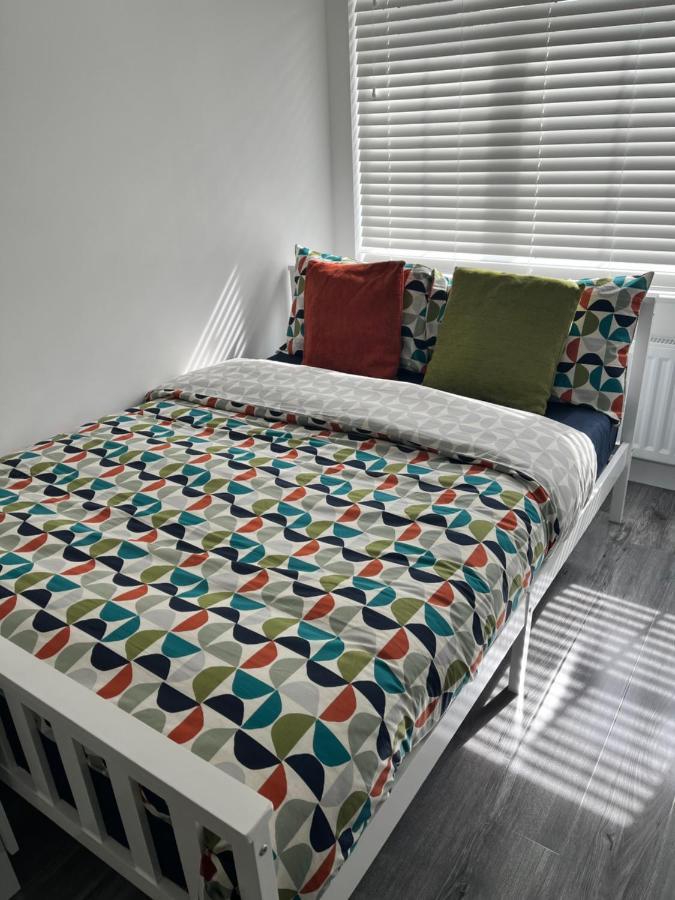 Modern Comfy One Bed - Free Parking Апартаменты *