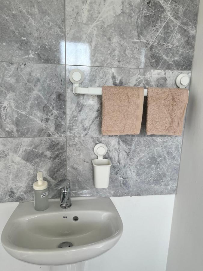 Апартаменты Modern Comfy One Bed - Free Parking *
