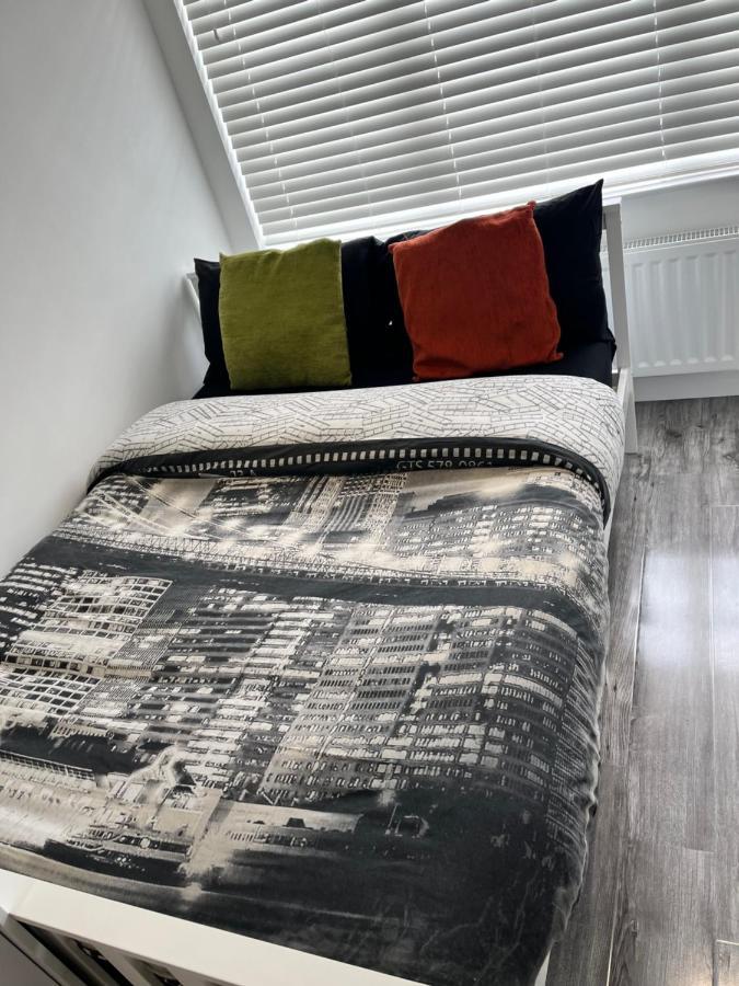 Modern Comfy One Bed - Free Parking Апартаменты